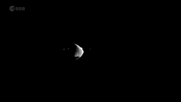 Деймос пройшов перед Юпітером та його супутниками