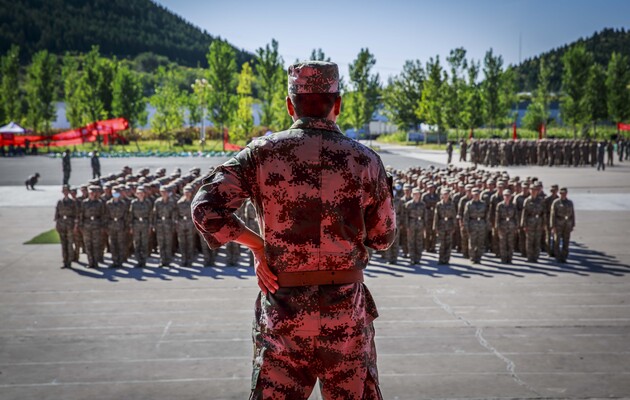 Китай будет усиливать армию