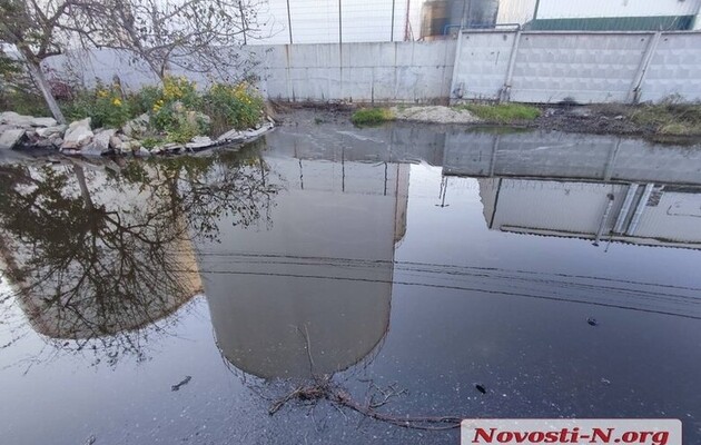 РФ дронами-камикадзе повредила резервуары в Николаеве: масло течет по улицам
