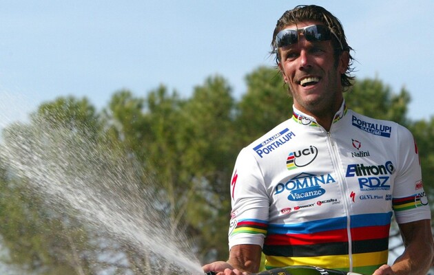 Чіполліні переслідував і вдарив свою дружину