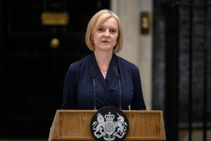 Лиз Трасс заявила об отставке с поста премьера Великобритании