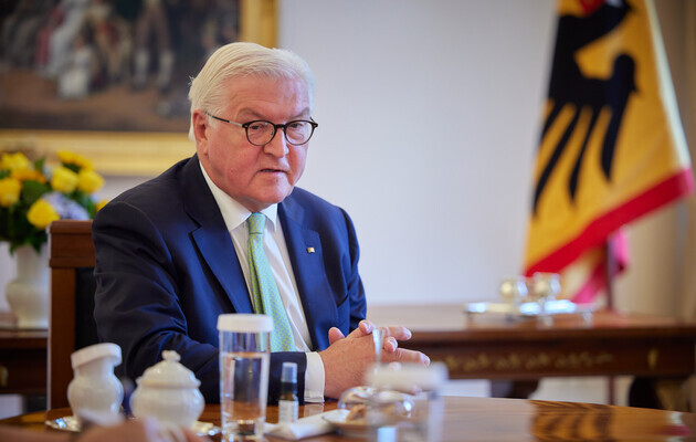 Президент Германии полтора часа просидел в бомбоубежище на Черниговщине