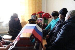 Повоевал 12 дней: родители оккупанта на похоронах поделились своим видением мобилизации в РФ: 