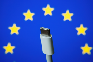 Європа переходить на єдиний стандарт зарядних пристроїв для гаджетів