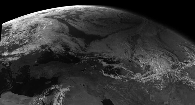 Спутники сняли на видео движение тени Луны по Земле во время затмения