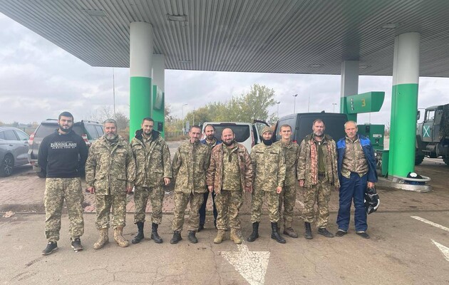 Україна провела черговий обмін полоненими: ще десятеро захисників вдома 