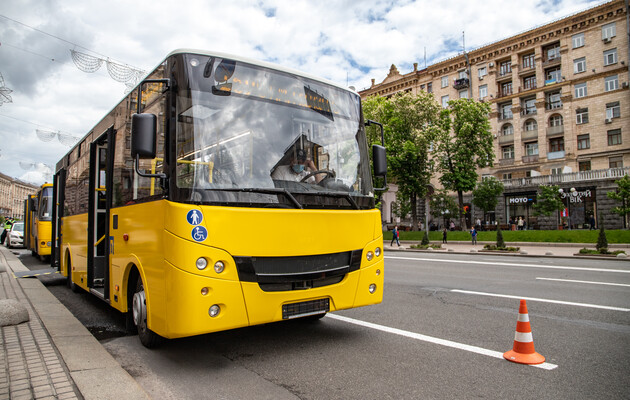 Банковской картой теперь можно рассчитаться в любом общественном транспорте Киева