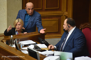Двох народних депутатів планують позбавити мандата