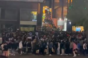 Смерть в давке: за 150 погибшими во время Хэллоуина в Сеуле объявили траур