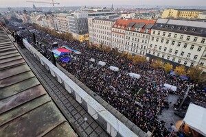 «Чехія не боїться Путіна»: чехи вийшли на вулиці, щоб довести свою підтримку Україні на тлі енергетичної кризи