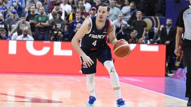 Во Франции баскетболиста выгнали из сборной из-за подписания контракта с российским клубом
