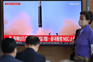 КНДР запустила ракету через морський кордон із Південною Кореєю вперше за кілька десятиліть  