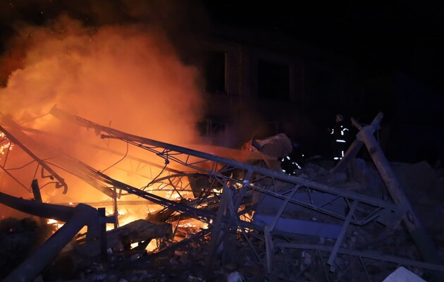 У Харкові пролунали вибухи: на місці прильоту пожежа