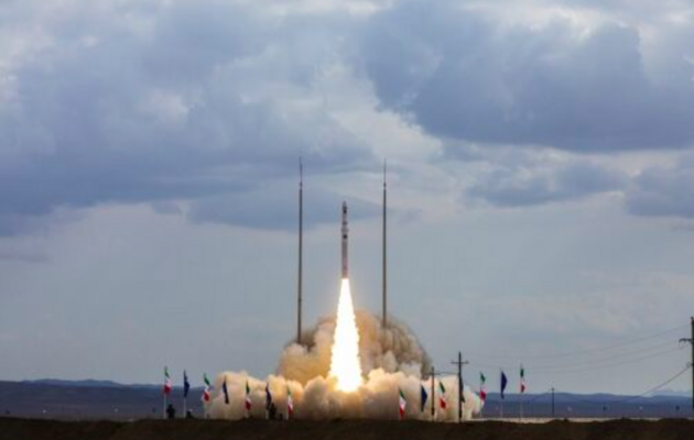 Иран испытал свою новую ракету-носитель спутника, которую можно использовать и для ядерных боеголовок