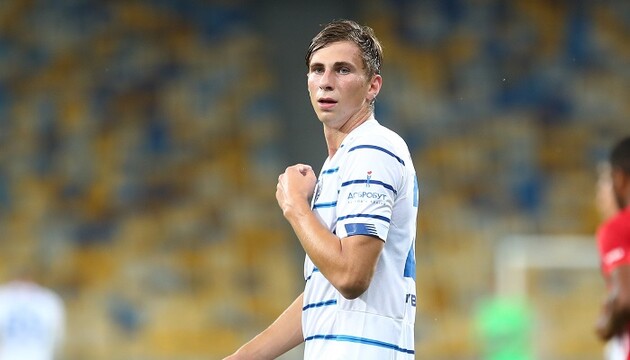 Забарний виступає за "Динамо"