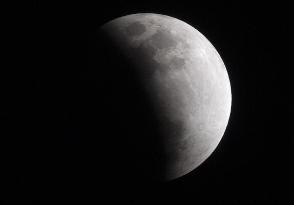 Останнє місячне затемнення року: онлайн-трансляція