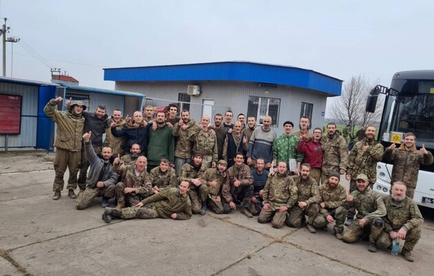 Наші вдома: Україна повернула з полону ще 45 захисників 
