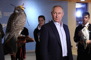 FT: Не стоит путать отступление из Херсона с трещиной в броне Путина