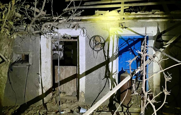 Ніч на Дніпропетровщині: окупанти спрямували по Нікопольському району 50 снарядів