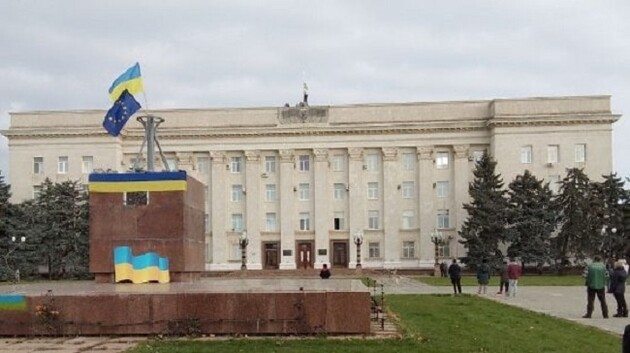 Херсон возвращается к жизни: в освобожденный город вернулась украинская власть
