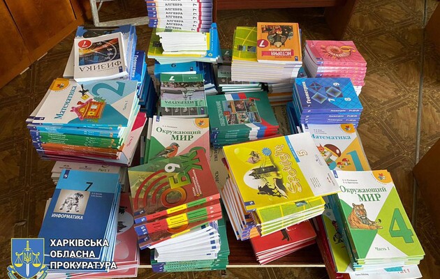 Под Изюмом изъяли сотни российских учебников