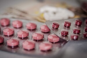 Украинцам предлагают до 500 грн компенсации на приобретение необходимых лекарств: как их получить