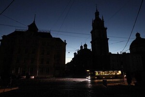 Внаслідок атаки Львів опинився без світла, тяжко поранено людину