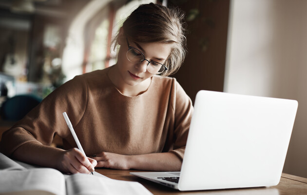 Випускники назвали спеціальності, про навчання на яких шкодують найбільше