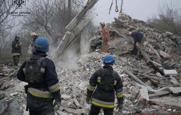 Ночной ракетный удар по Запорожской области: из-под завалов достали тела семи погибших