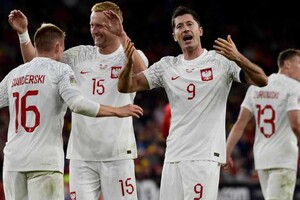 Збірна Польщі вирушила на ЧС-2022 з футболу у супроводі винищувачів