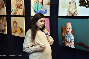 Я є життя: в Києві відкрилася виставка присвячена лікарям та передчасно народженим дітям