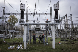 Російські удари вивели з ладу майже половину української енергосистеми – Шмигаль