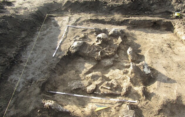 Вік поховання оцінюється в 2,5 тисячі років