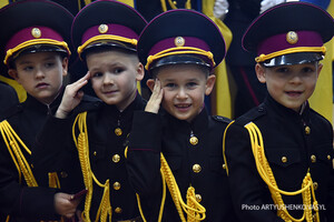 В Кадетському корпусі відбулося урочисте вручення погонів новоспеченим захисникам: фоторепортаж