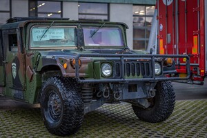 Люксембург передає Україні військові позашляховики HMMWV