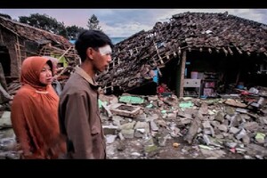Число жертв землетрясения в Индонезии возросло до 162: среди погибших – много школьников