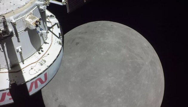 NASA показало снимки Луны, сделанные кораблем «Орион»