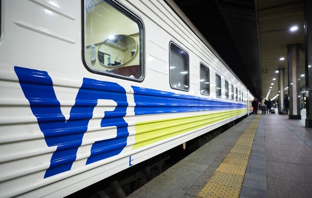 «Укрзалізниця» ограничила маршруты ряда поездов: что делать с билетами