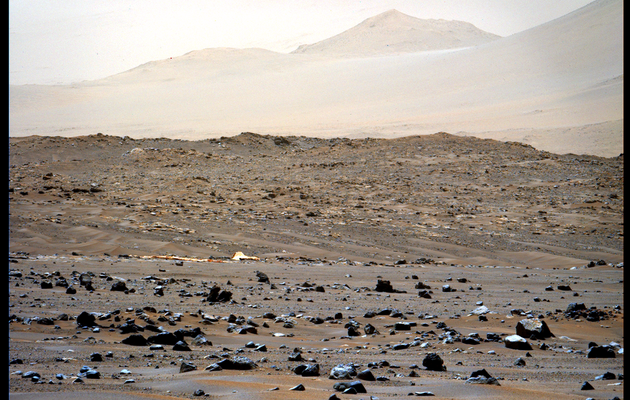 Ученые нашли следы органических соединений в кратере на Марсе