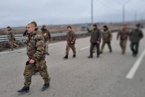 Из плена РФ вернулись еще 12 украинцев. Среди них военные, защищавшие Мариуполь, ЧАЭС и остров Змеиный