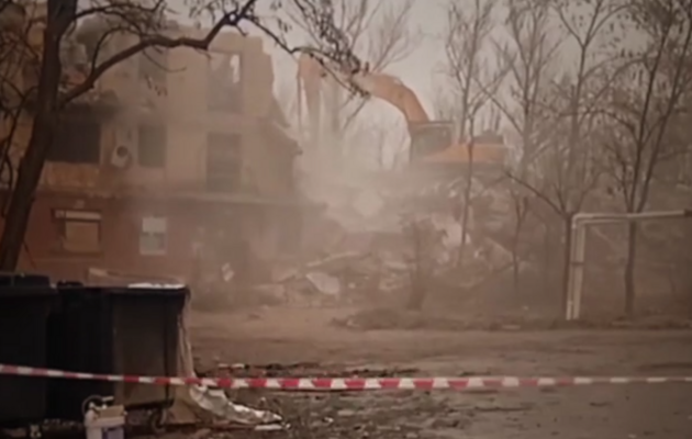 В центрі Маріуполя росіяни нищать історичні будівлі
