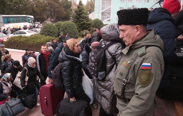 Оккупанты продолжают депортировать людей из левобережной части Херсонской области