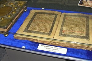 Співробітниця музею в Ізюмі змогла врятувати від окупантів 300-річне Євангеліє