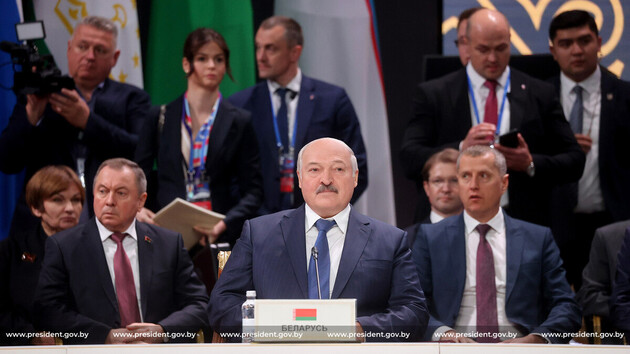 Лукашенка схиляють до відкритої участі у війні в Україні
