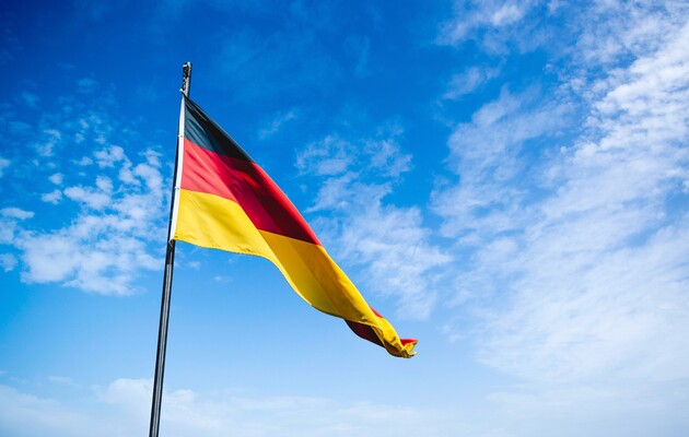 Германия передала Украине надводные беспилотники, спальные мешки и автомобили «скорой помощи»