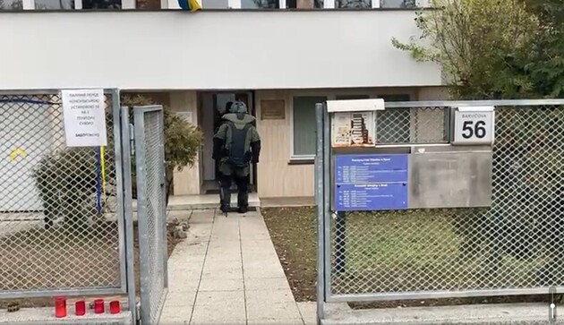 Украинское консульство в Брно получило подозрительную посылку с тканями животных