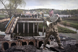 В метро Киева открылась выставка военной фотографии, посвященная борьбе украинцев