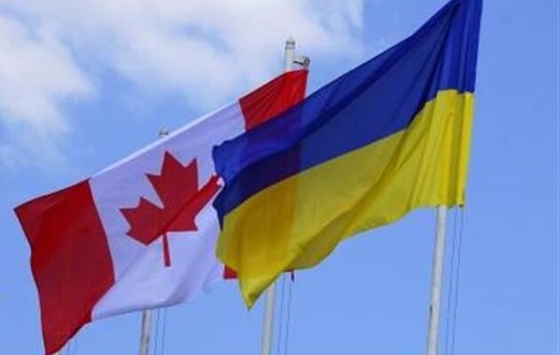 Канада передала Украине 500 тысяч комплектов зимней одежды для военных и 40 бронемашин