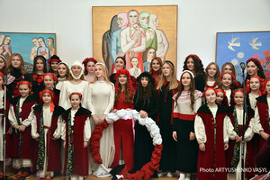 В Софії Київський представили етнічний одяг, що зцілює – фоторепортаж