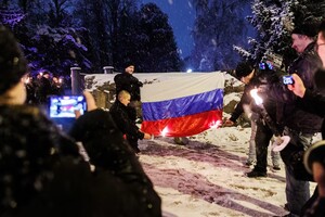 В Финляндии во время шествия по случаю Дня Независимости сожгли российский флаг